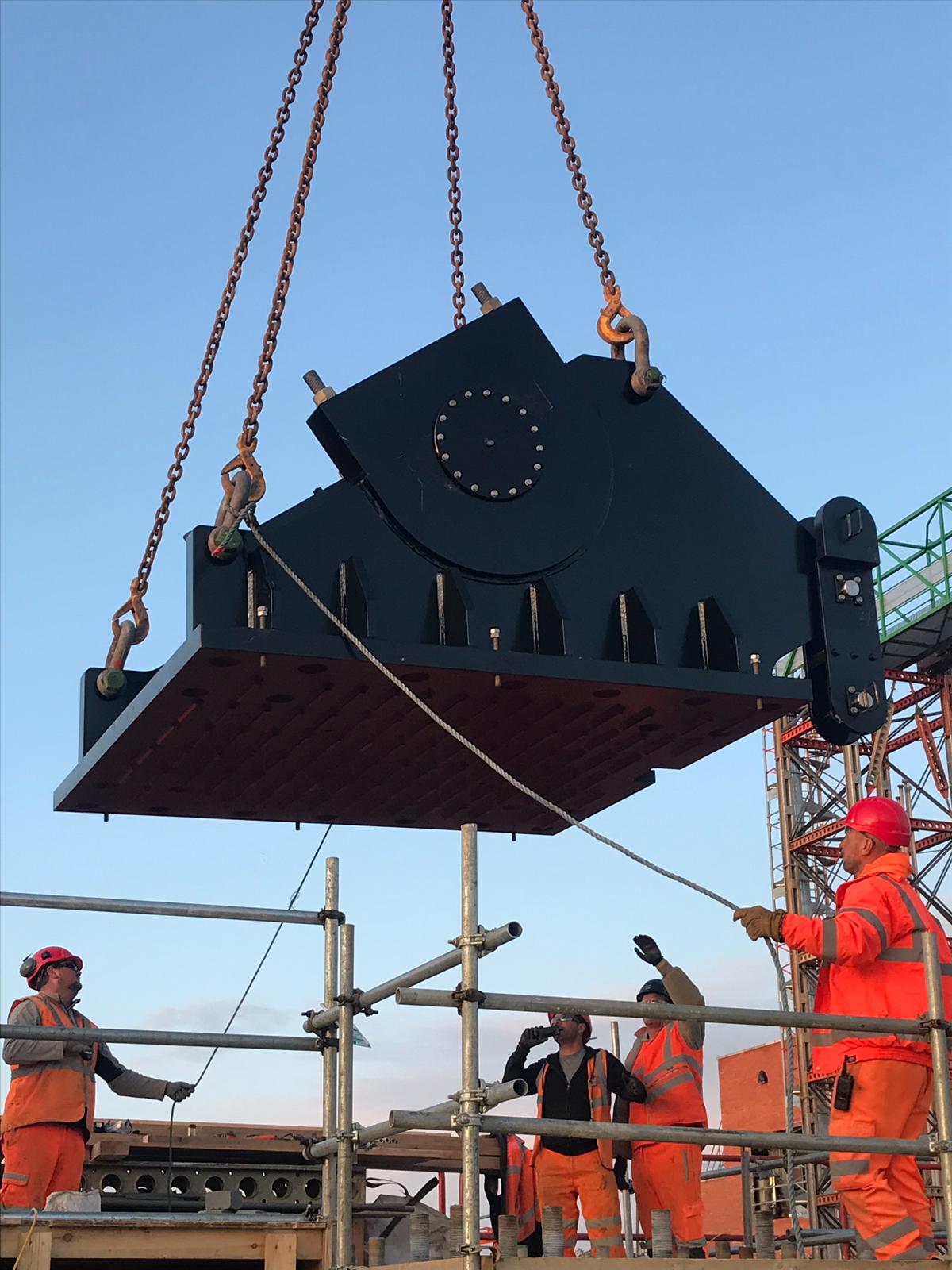 Installation Rising Sector Gate - Floodbarrier Boston - Hollandia