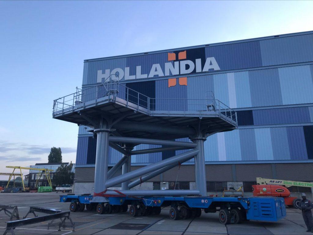 Voetstuk op werf van Hollandia Systems