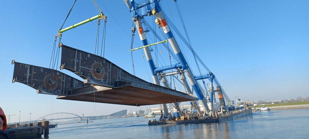 Kantelactie nieuw brugval Haringvlietbrug