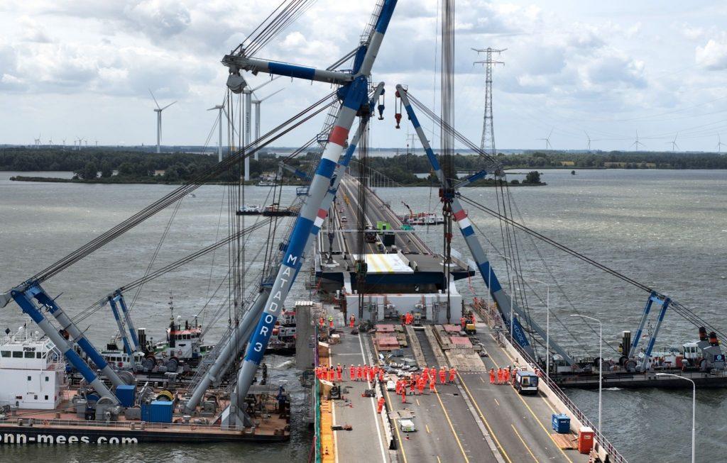 Inhijsen nieuwe brugval Haringvlietbrug Hollandia