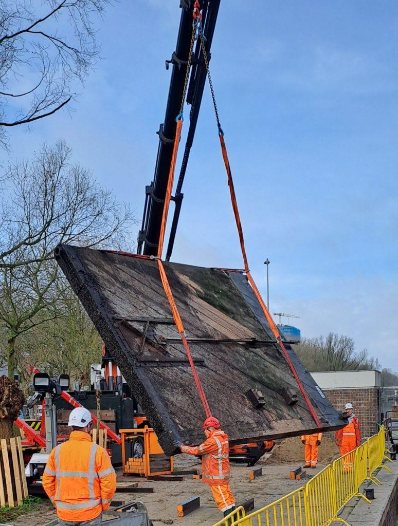 Uithijsen deuren Westlandgrachtsluis