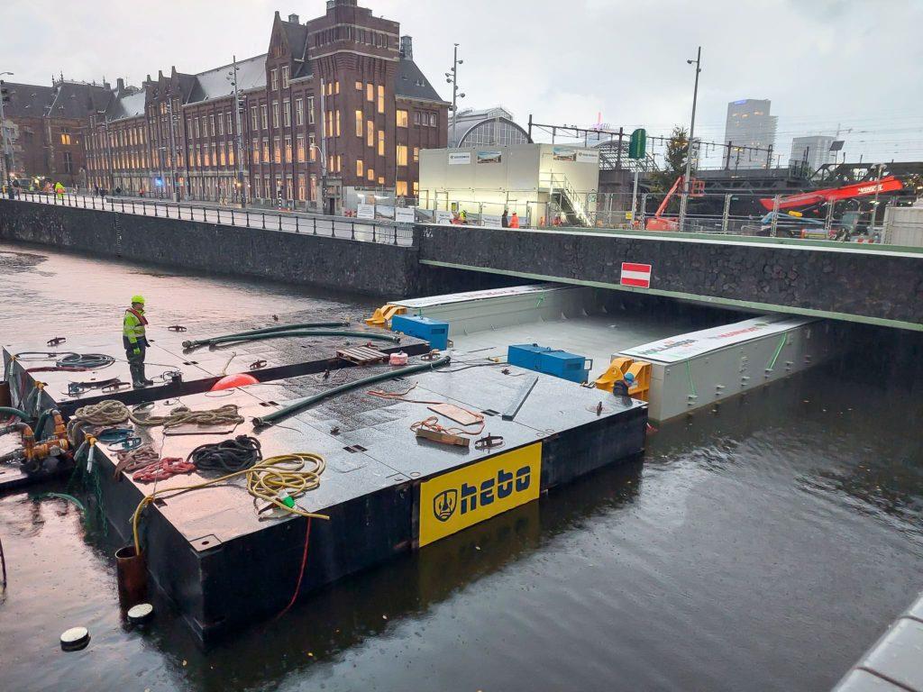 Transport spoorbrug Oostertoegang onder de laagste brug - Foto: Paul Poels