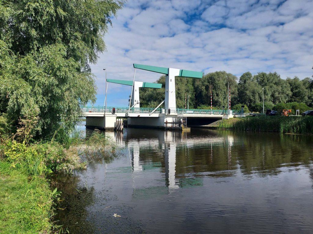 Voor de ophaalbrug Zijlsterrijd ontwierpen, bouwden en installeerden we een nieuwe brugklep.