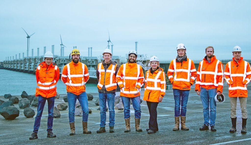 Leden van de stuurgroep, v.l.n.r.: Tom van Engelen (VHT), Matthijs de Groot (HS), Maarten Kuijpers (VHT), Mohamed Cheqri (HS), Erica de Jong (RWS), Ewoud Bockweg (HS), Richard Poppe (RWS), Koen van Veen (RWS).