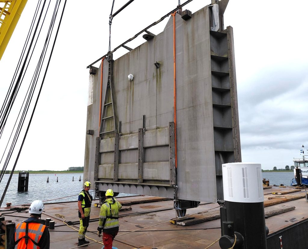 Hollandia Services sluiscomplexen Zandkreek en Hansweert